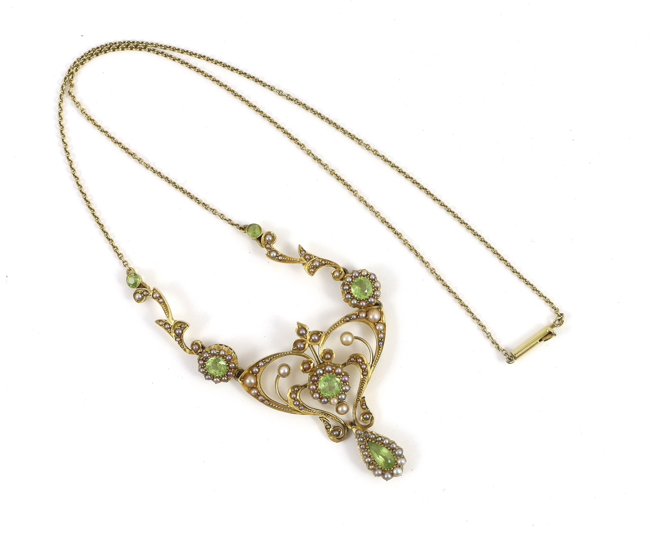 An Edwardian 15ct gold peridot and seed pearl cluster set drop pendant necklace